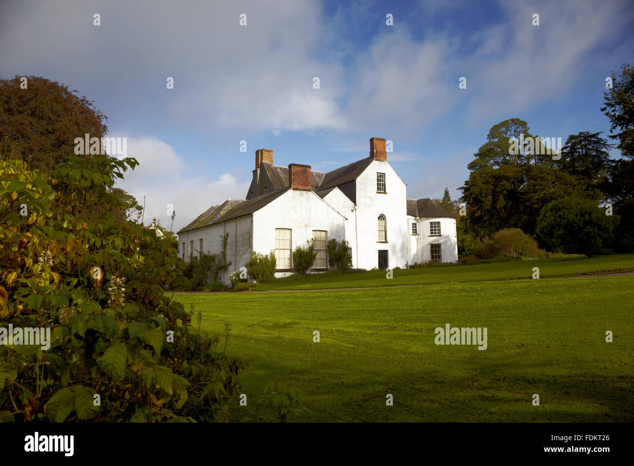 White washed houses ireland hi-res stock photography and images - Alamy