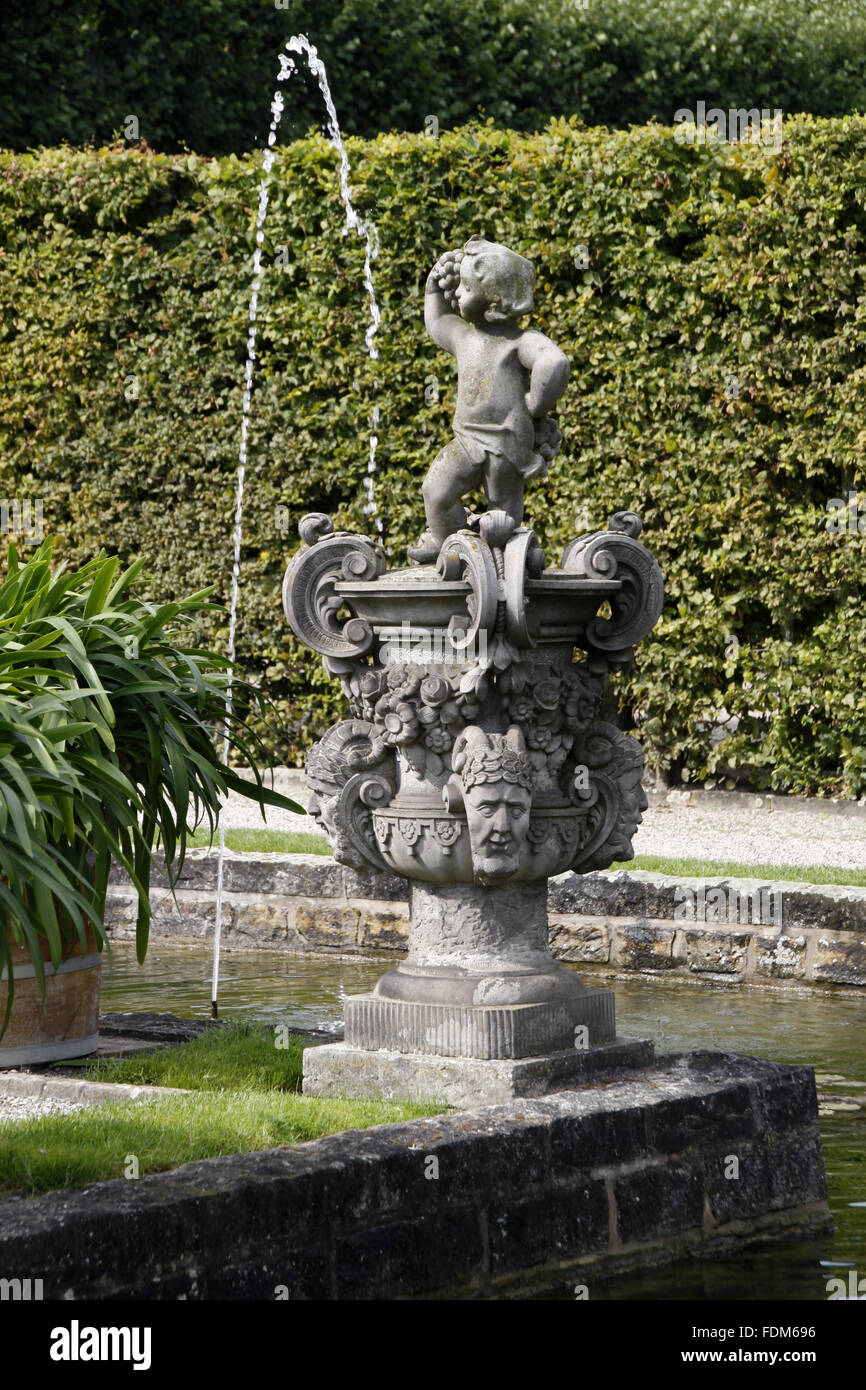 Cherubs Fountain High Resolution Stock Photography and Images - Alamy