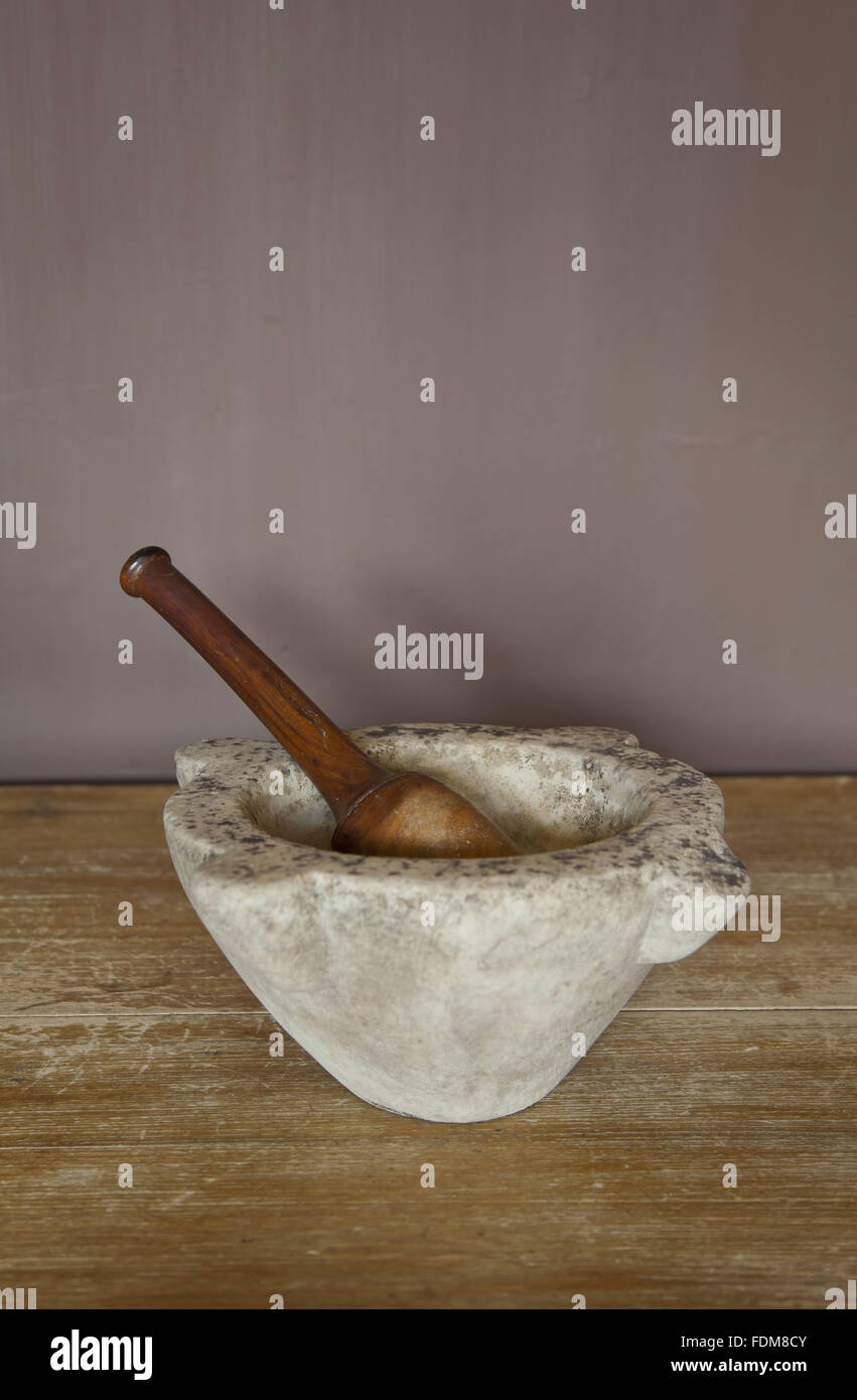 Large pestle and mortar hires stock photography and images Alamy