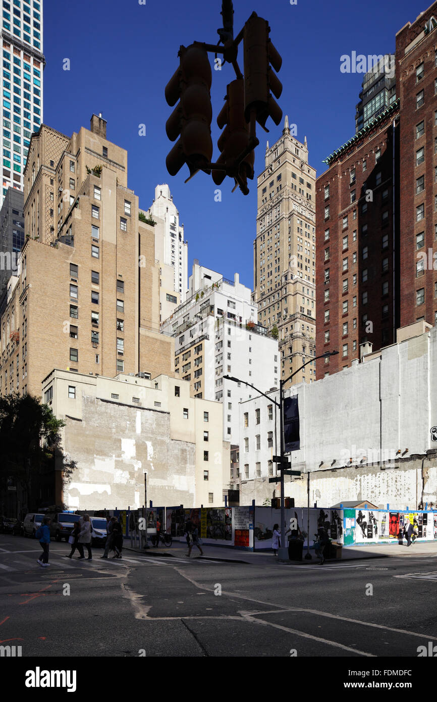 New York, USA, flat corner building and tower blocks on Lexington