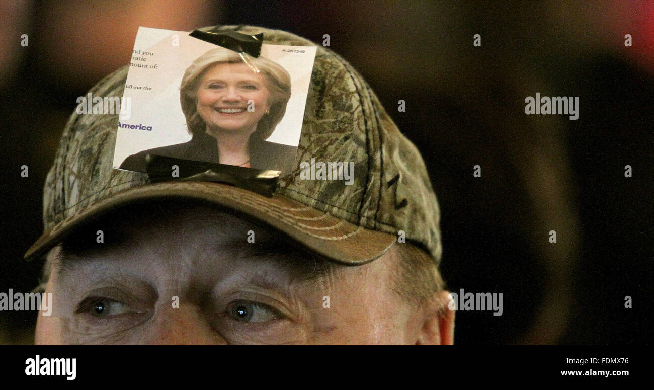 Davenport, Iowa, USA. 23rd Jan, 2016. A Hillary Clinton supporter wears