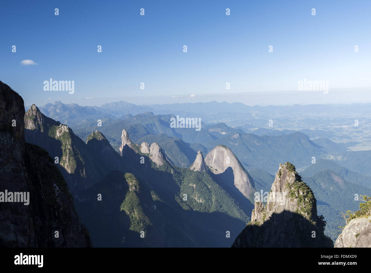 Paisagem de montanhas no Parque Nacional da Serra dos Órgãos Stock Photo