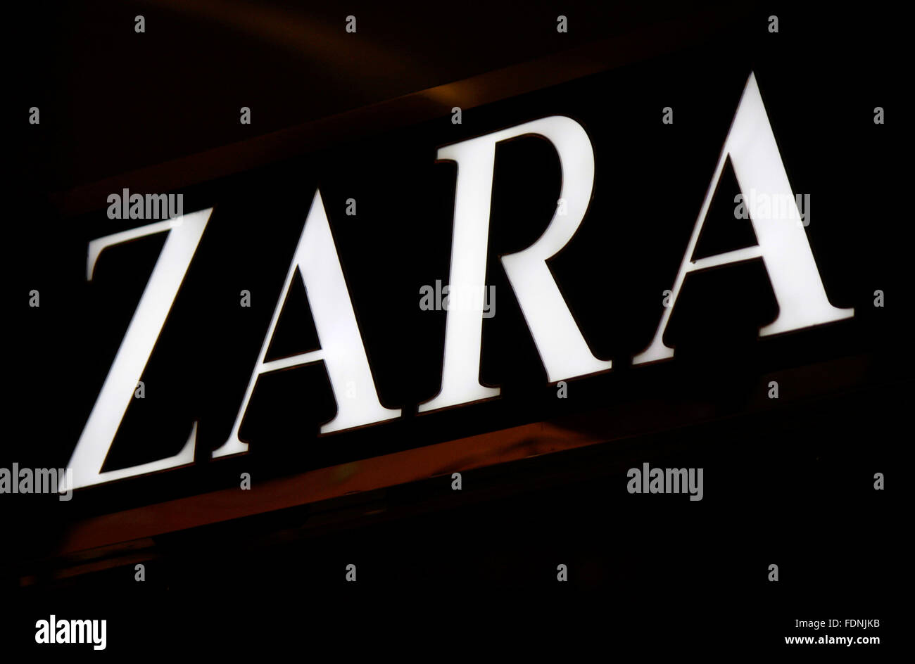 Markenname: "Zara" , Berlin Stock Photo - Alamy