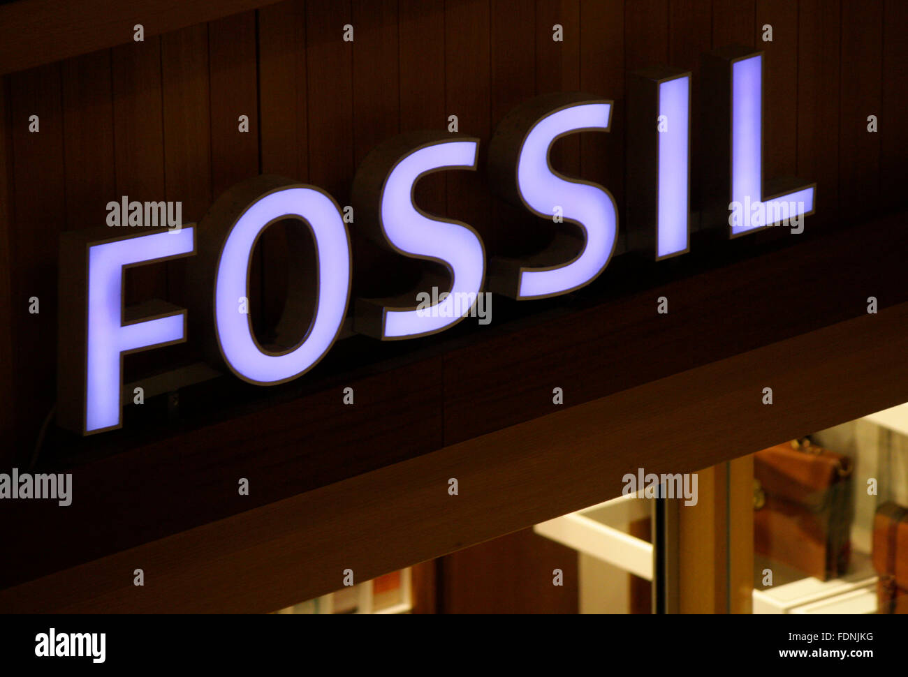 Fossil logo hi-res stock photography and images - Alamy