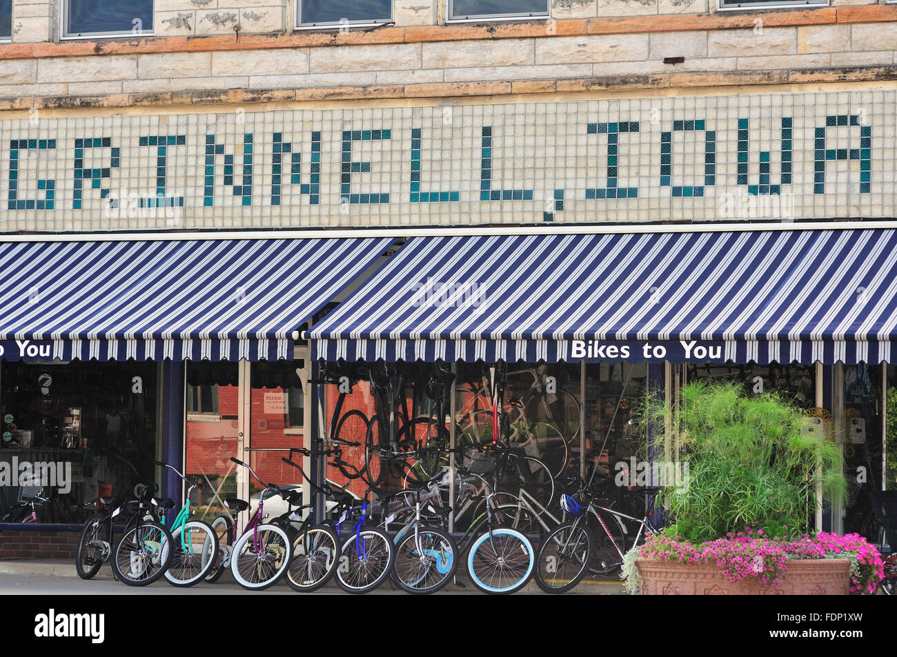 A well-maintained bike shop in Grinnell, Iowa on a main thoroughfare in the small town Midwestern community. Grinnell, Iowa, USA. Stock Photo
