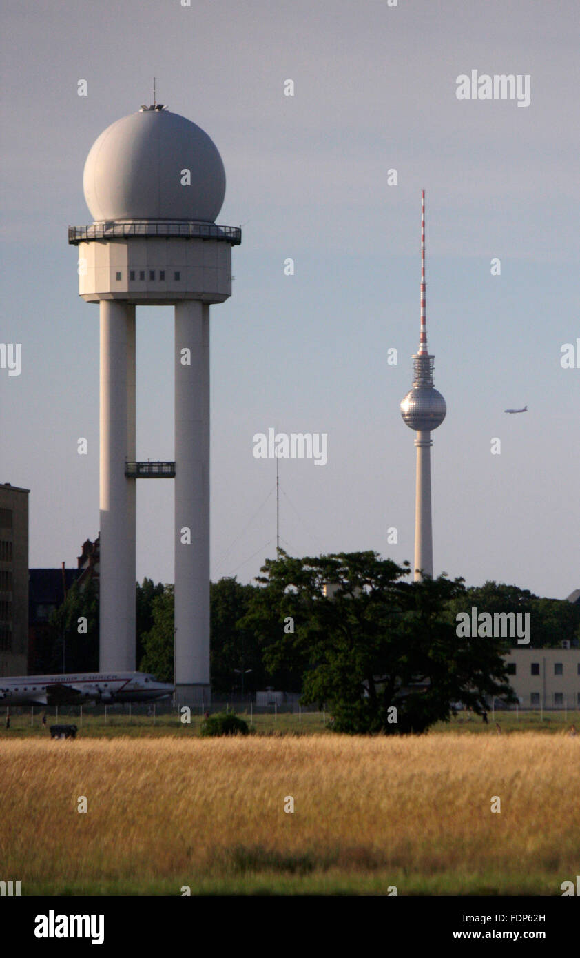 Impressionen: Tempelhofer Feld auf dem Gelaende des frueheren Flughafen Tempelhof, Berlin-Tempelhof. Stock Photo