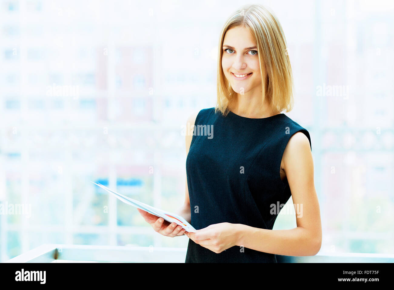 A portrait of a young business woman in an office Stock Photo - Alamy