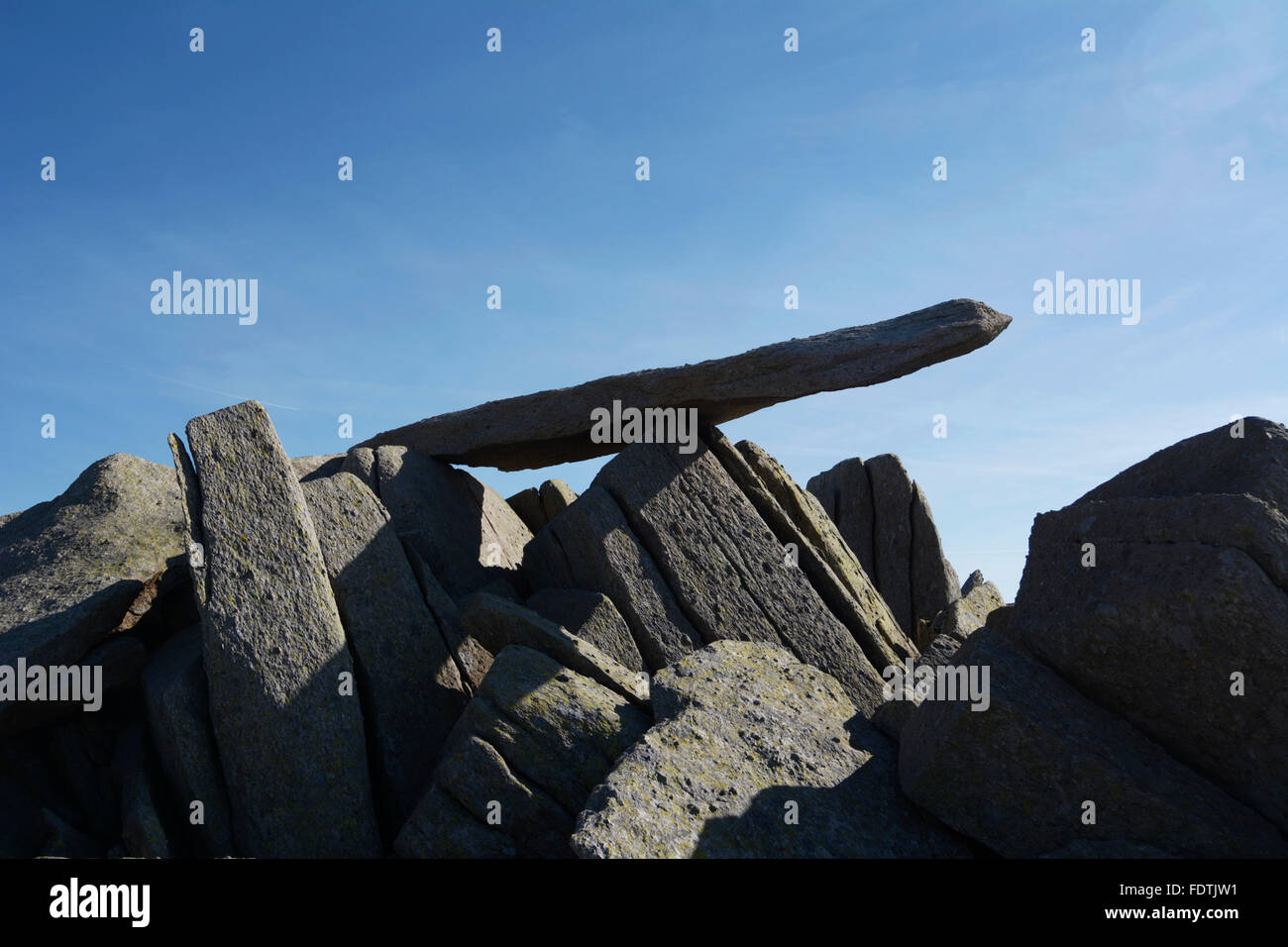 The Cantilever Rock Near The Summit Of Glyder Fach In Snowdonia Stock Photo Alamy The Cantilever Rock Near The Summit Of Glyder Fach In Snowdonia Stock Photo Alamy
