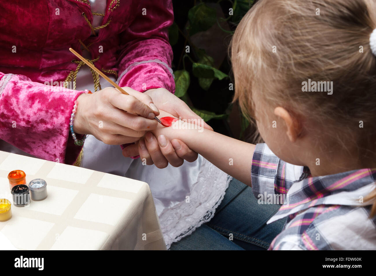 woman draws a heart on girl hand Stock Photo - Alamy