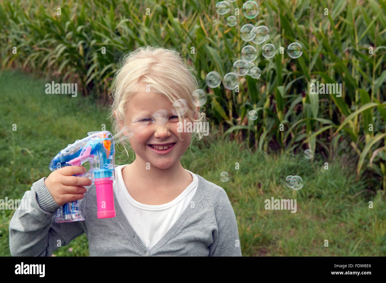 Maedchen, Seifenblasen, Stock Photo