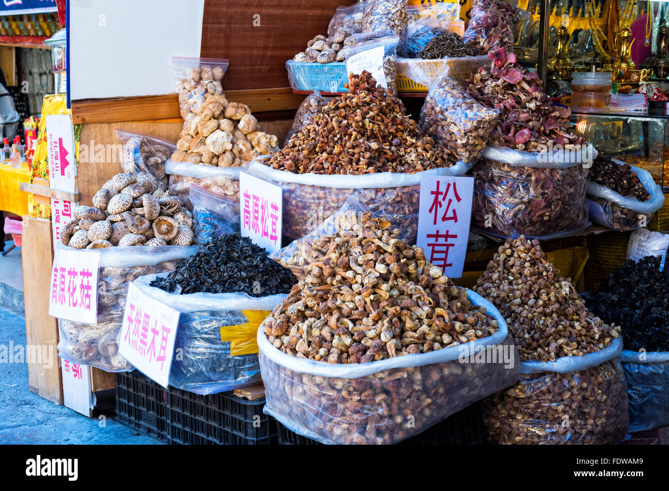 Food Shop, Shuzheng Tibetan village, Jiuzhaigou National Park, Sichuan Province, China Stock Photo