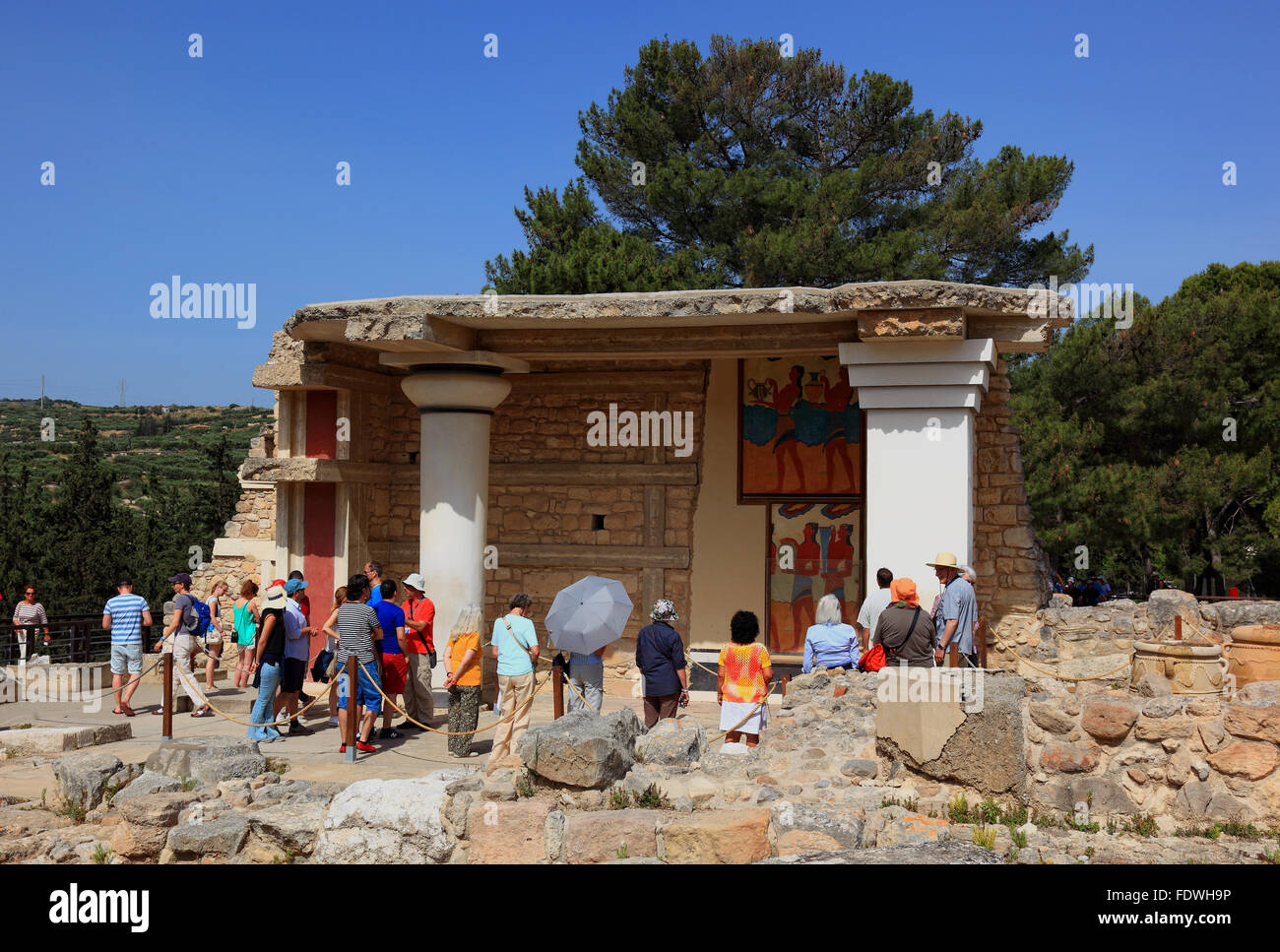 Crete, Knossos, palace complex of the Minoer, visitors before the vascular bearer's fresco in the Suedpropylon, reconstruction Stock Photo