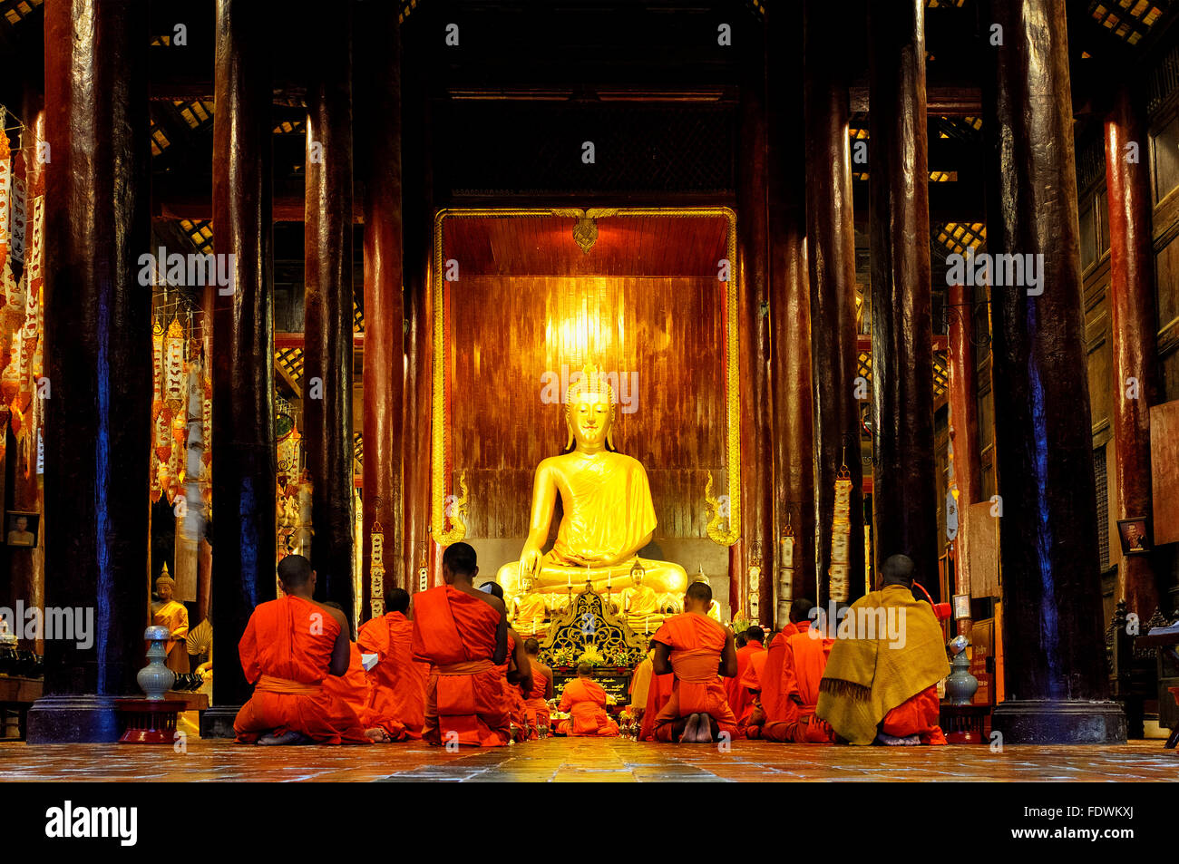 Monks praying in Wat Phan Tao, Chiang Mai, Thailand Stock Photo