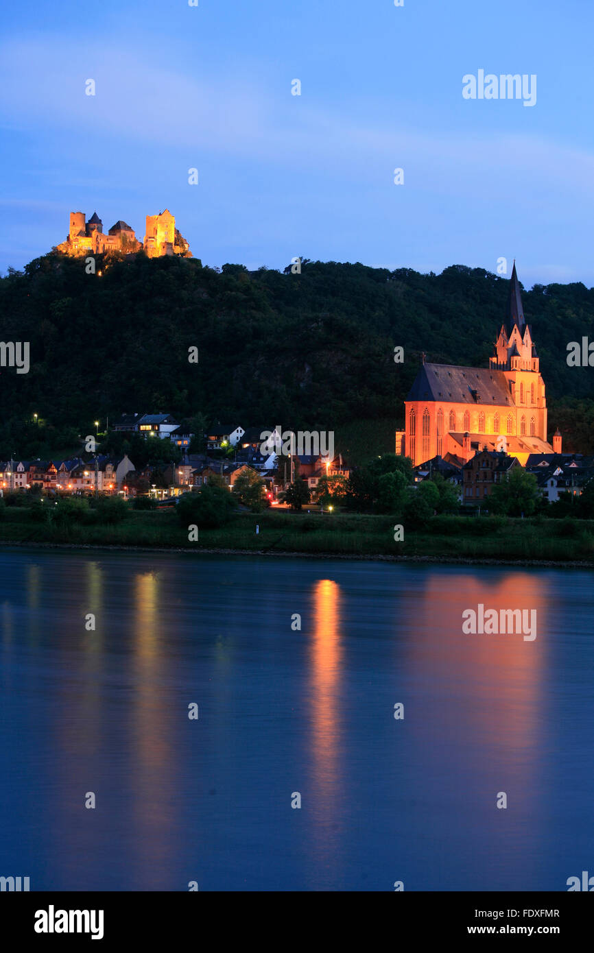 Deutschland, Rheinland-Pfalz, Oberes Mittelrheintal, Oberwesel, Schoenburg und Liebfrauenkirche, Rhineland Palatinate Stock Photo