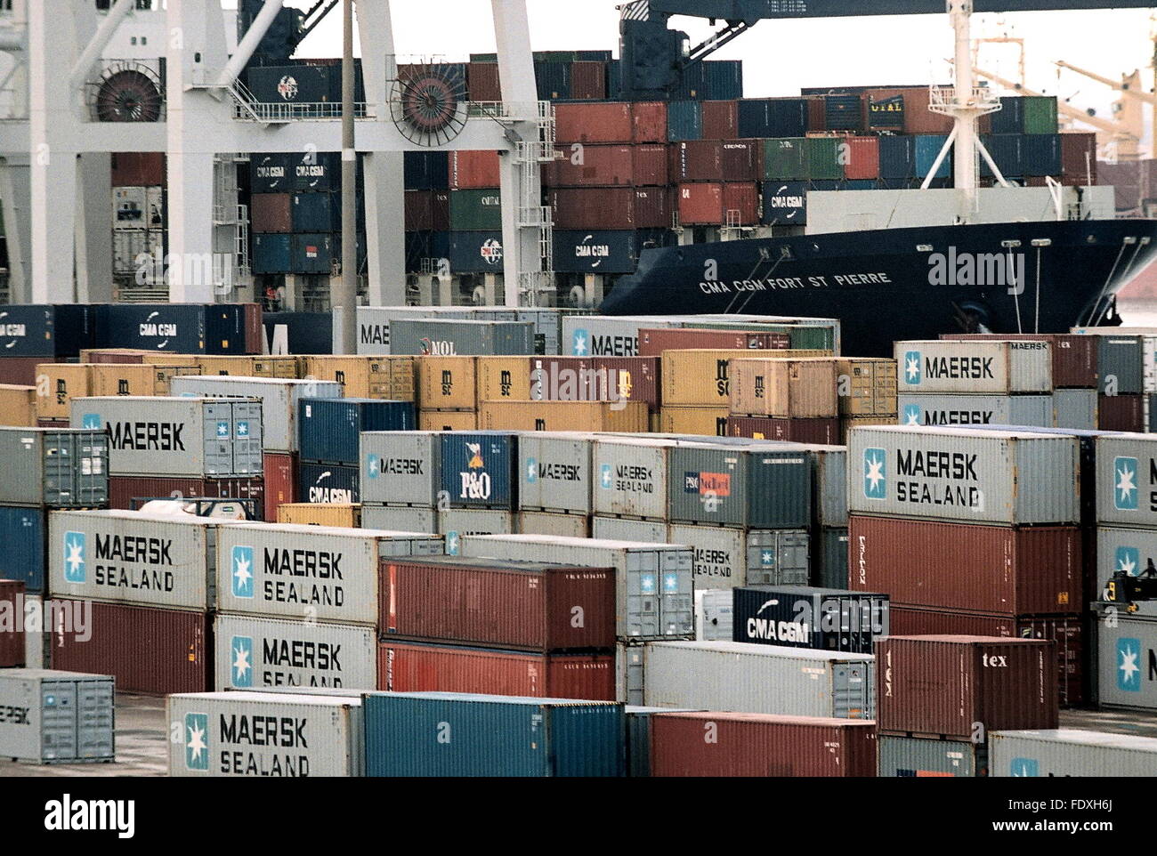AJAXNETPHOTO - DUNKERQUE, FRANCE. -  CONTAINER PORT - SHIPPING CONTAINERS STACKED ON THE QUAYSIDE.  PHOTO:JONATHAN EASTLAND/AJAX REF: CD80704 5867 1 Stock Photo