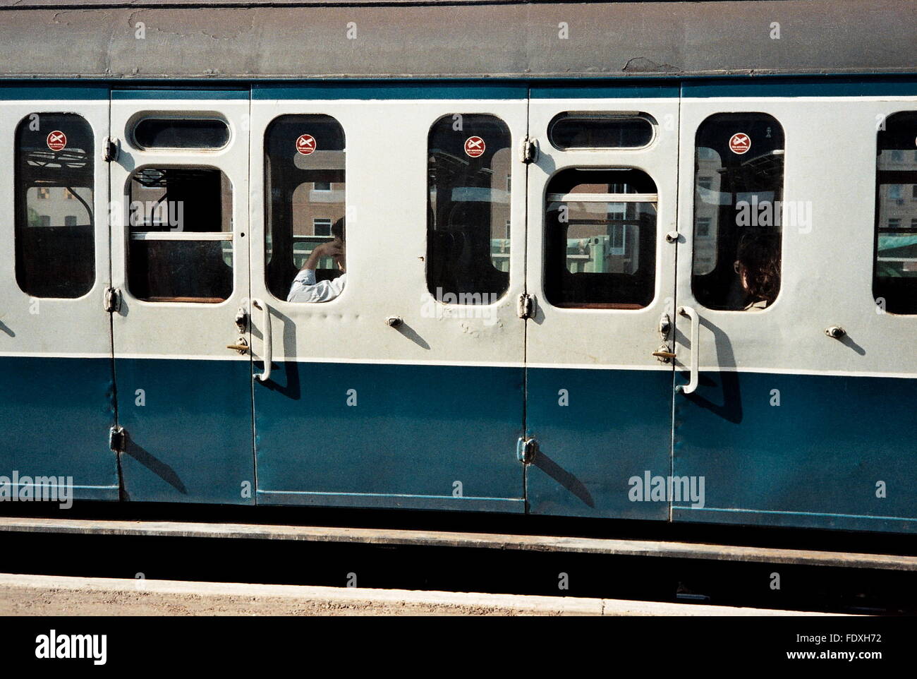 AJAXNETPHOTO. 1994. DARTFORD, ENGLAND. - ROLLING STOCK LIVERY - SOUTHERN RAIL COMMUTER CARRIAGE WAITING AT STATION.  PHOTO:JONATHAN EASTLAND/AJAX REF: TC6042 40 4 Stock Photo