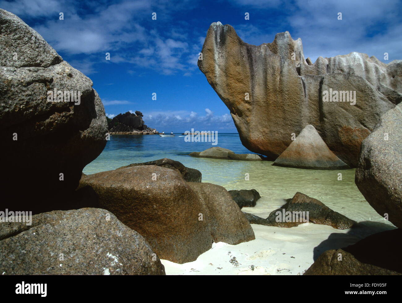 Sandy seychelles granite rocks hi-res stock photography and images - Alamy
