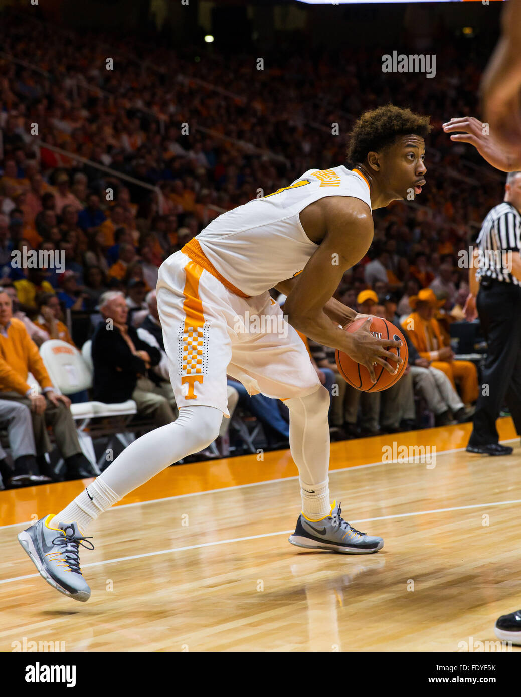 February 2, 2016: Robert Hubbs III #3 of the Tennessee Volunteers looks ...