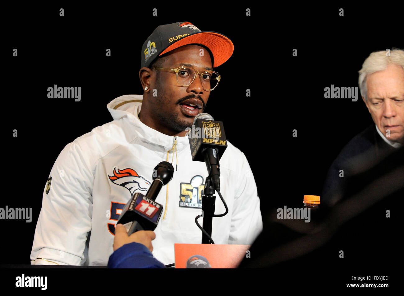 Von miller cam newton hi-res stock photography and images - Alamy