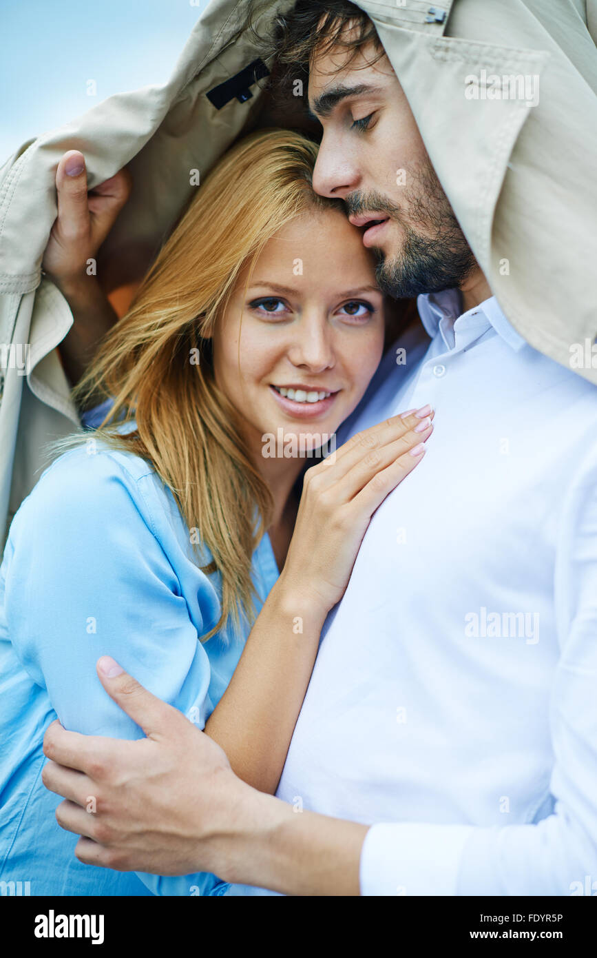 Man looking at woman chest hi-res stock photography and images - Alamy