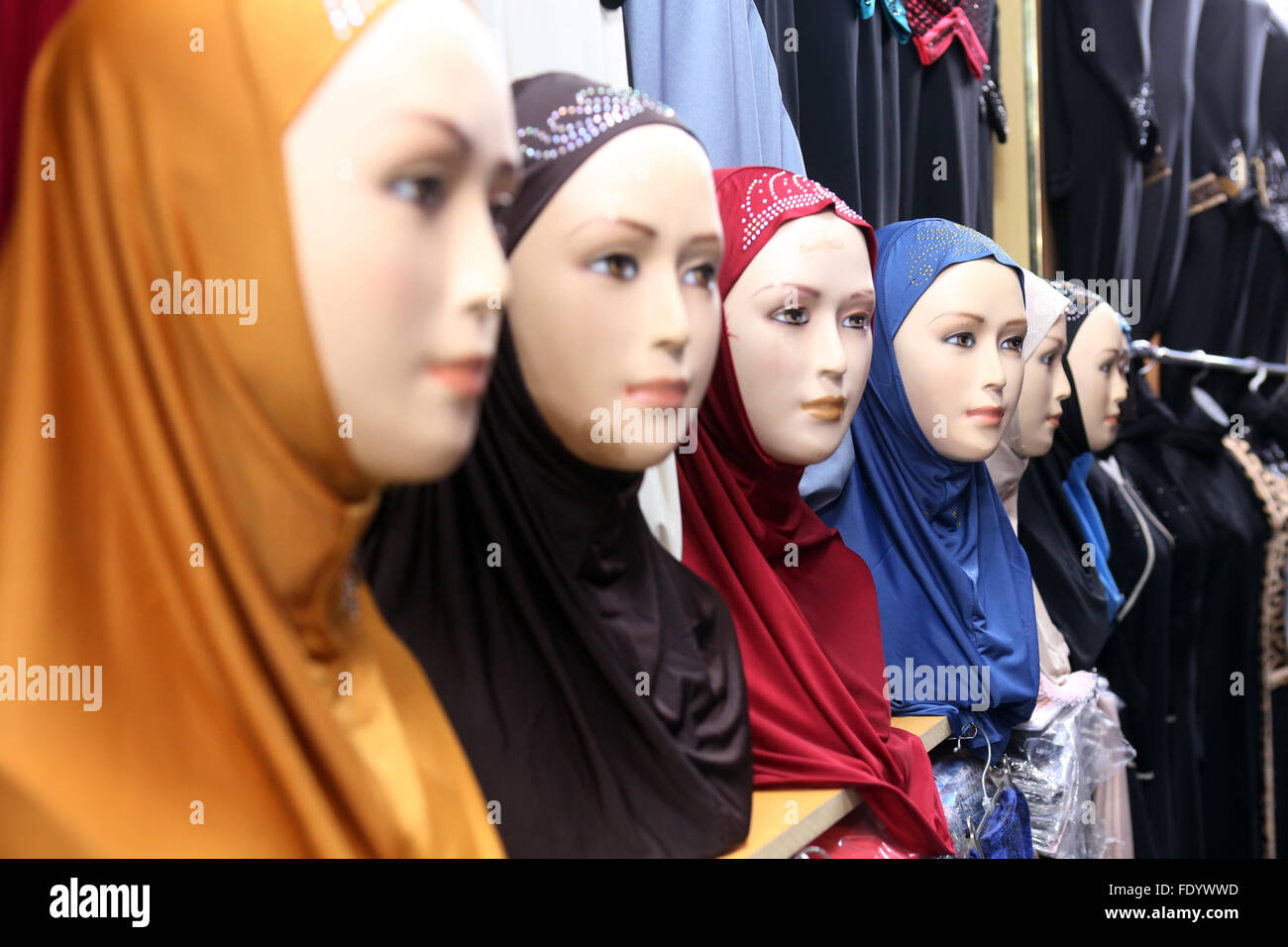 Dubai, United Arab Emirates, islamic dressed mannequins Stock Photo