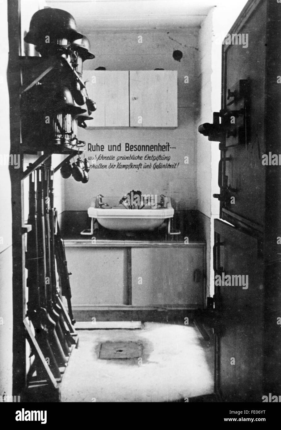 The Nazi propaganda picture shows an interior space of a crew bunker on the Channal coast. The photo was taken in June 1943, location unknown. Over the sink is the slogan 'Calm and discretion - and fast and thoroughly detoxification remain the fighting strength and health!'. Constructions like these and further fortifications and defense institutions and bunkers had been constructed along the Atlantic Wall for the defense against the Allies. Fotoarchiv für Zeitgeschichtee - NO WIRE SERVICE - Stock Photo