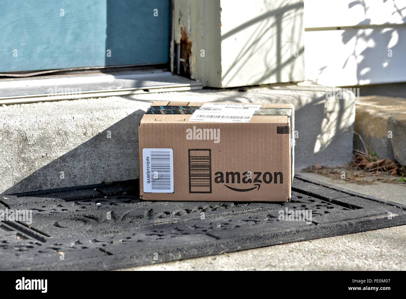 Amazon package delivered hires stock photography and images Alamy