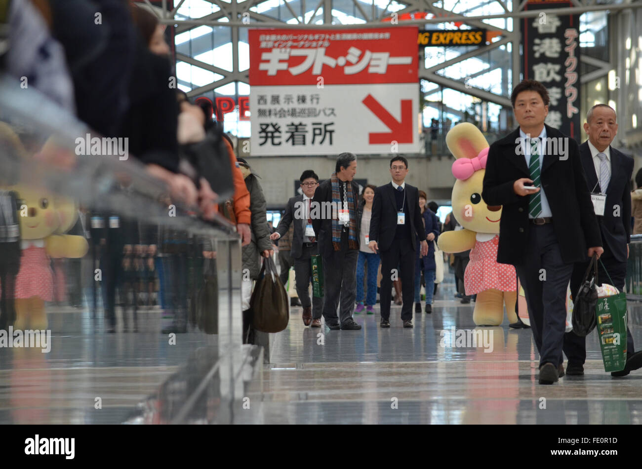 Tokyo, Japan. 3rd Feb, 2016. Attendees walk on the hallways of the Tokyo Big Site East building during the 81st Tokyo International Gift Show Spring 2016. The show offers a collection of the latest smart phone goods, stationary, hobby material goods, exhibits of personal gifts, consumer goods and decorative accessories. The show also includes a new product contest in which more than 400 new products enter to compite. Also a collection of unique products from all over the world to compete in the most popular imported product contest. Kitchen and dining room goods contest. Established in 1976, Stock Photo
