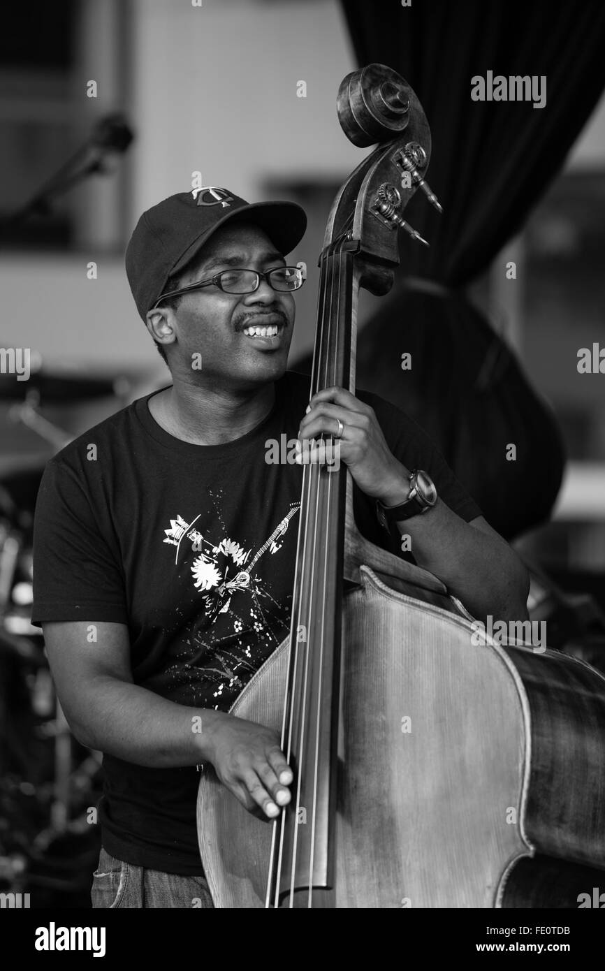 Jazz bassist hires stock photography and images Alamy