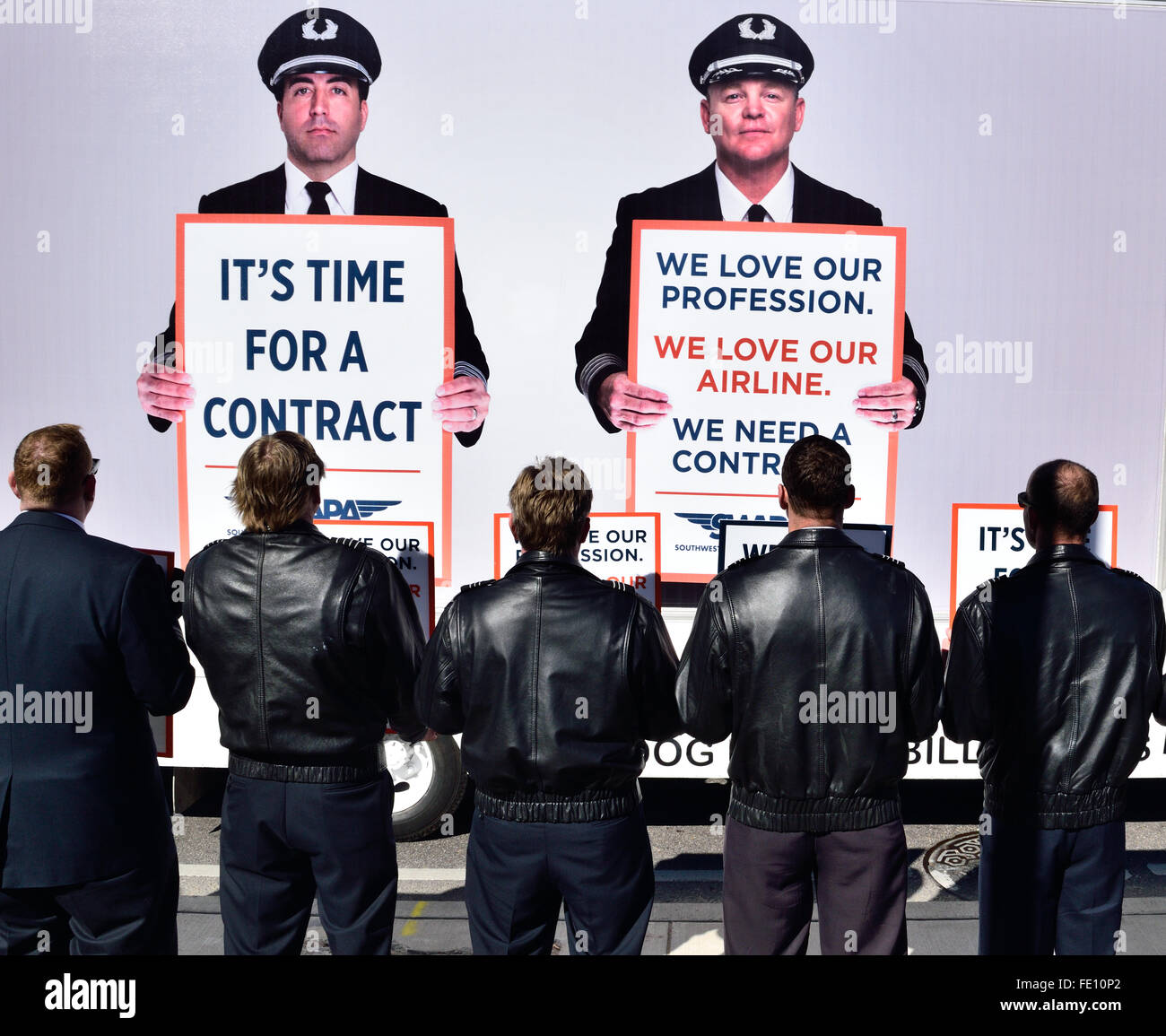 About 100 Southwest Airlines pilots silently protest in support for a contract outside of Love Field  Credit:  Brian T. Humek/Alamy Live News Stock Photo