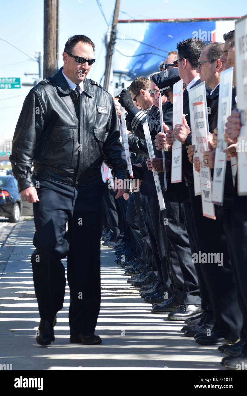 About 100 Southwest Airlines pilots silently protest in support for a contract outside of Love Field Credit:  Brian T. Humek/Alamy Live News Stock Photo