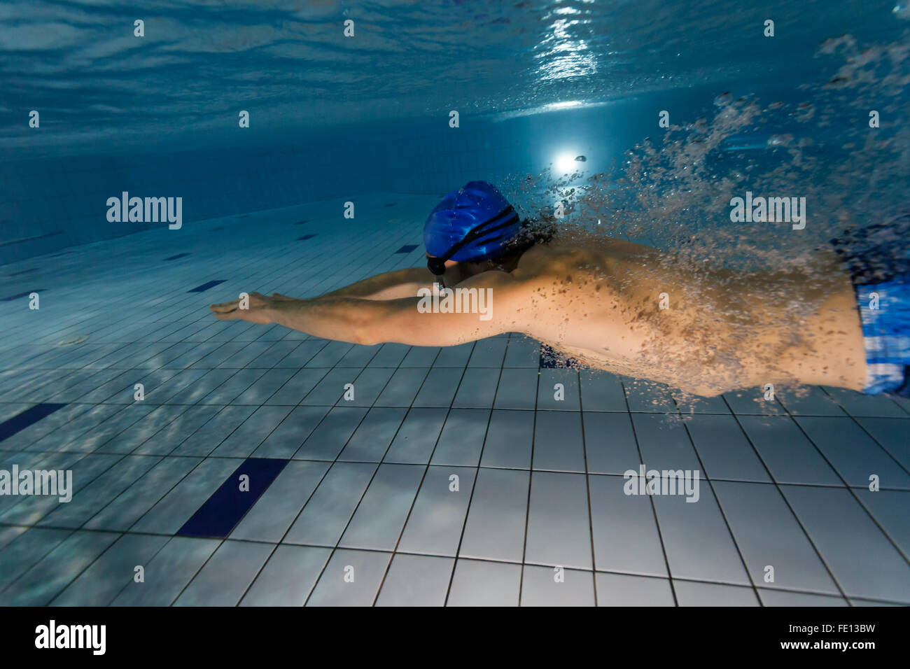 Young man swimming underwater in pool hi-res stock photography and ...