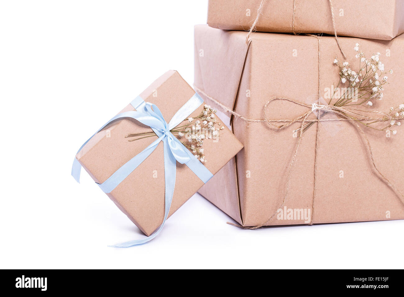 kraft paper gift box ribbon bow Isolated on white background Stock ...