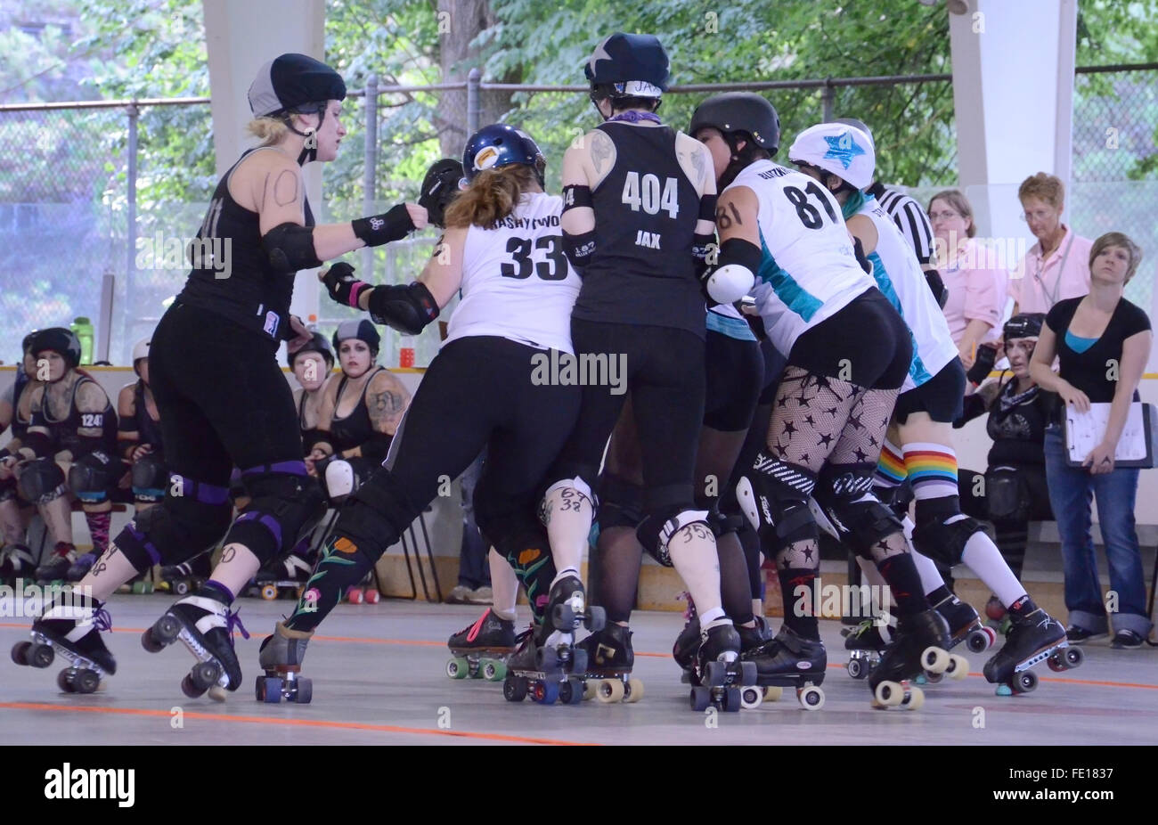 ANN ARBOR, MI - AUGUST 2: Arbor Bruising Co. and Grand Raggidy G-Rap Attack! jammers try to push into the pack during their bout Stock Photo