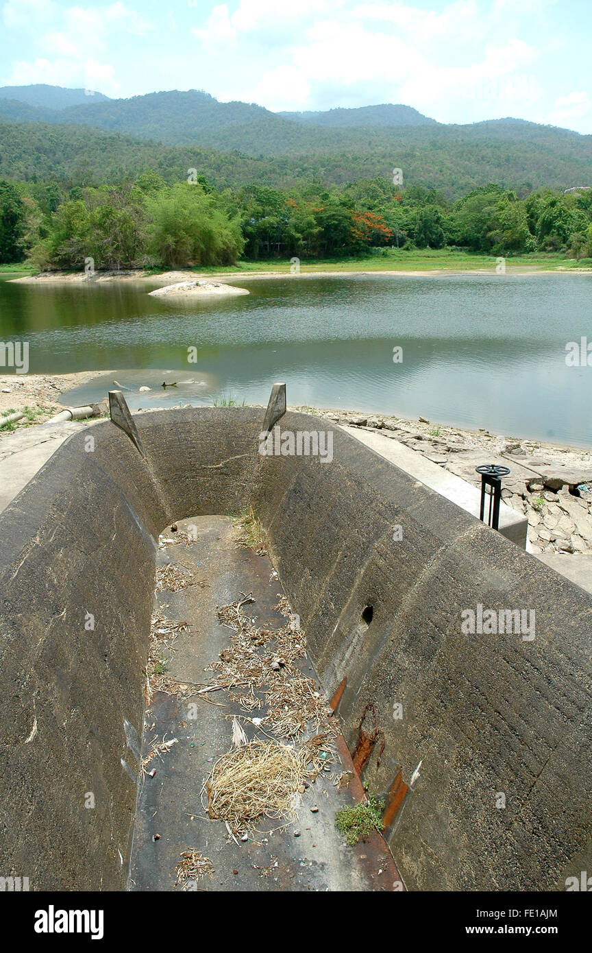 Iron gate dam hires stock photography and images Alamy