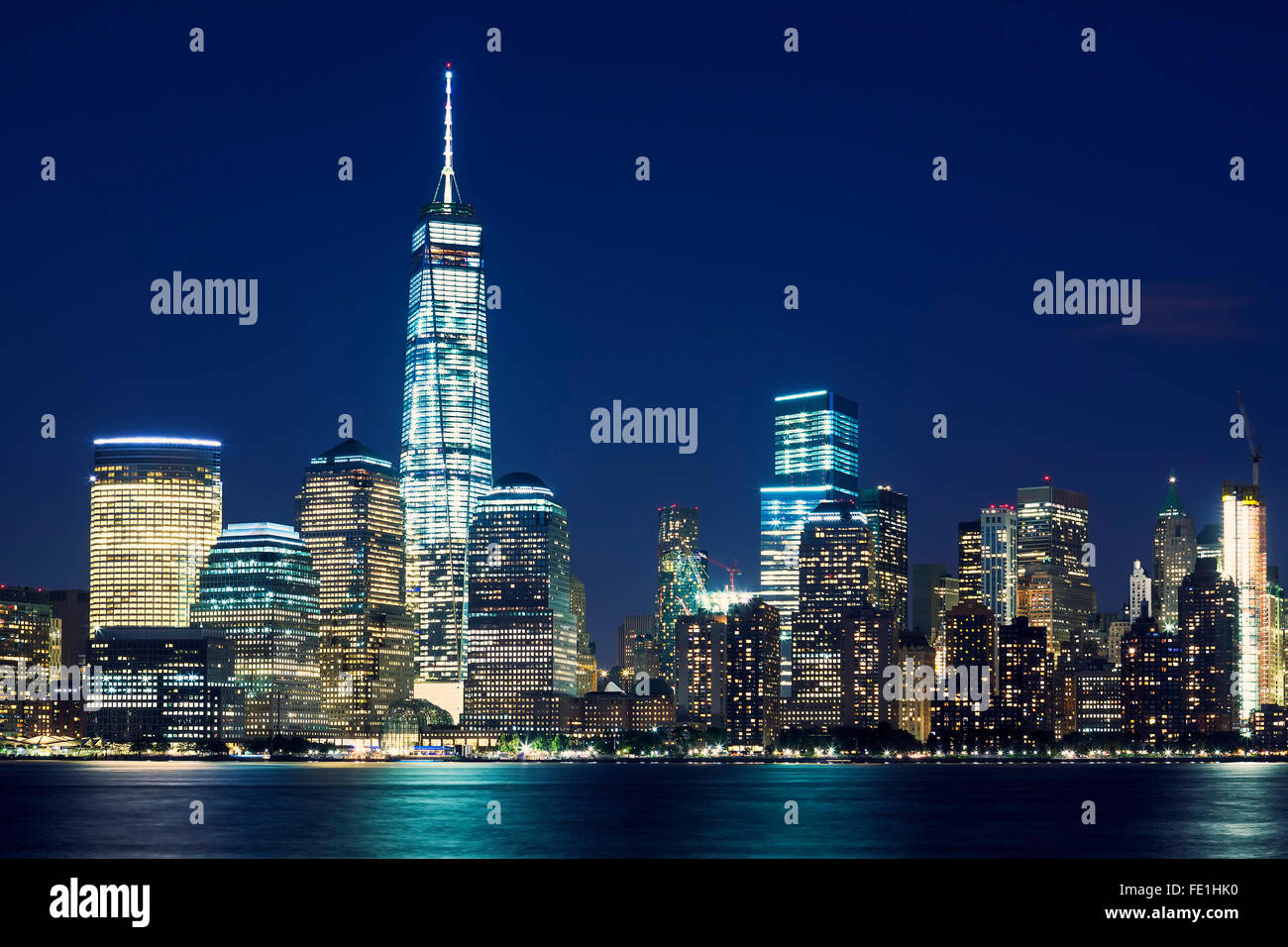 Manhattan skyline at dusk hi-res stock photography and images - Alamy