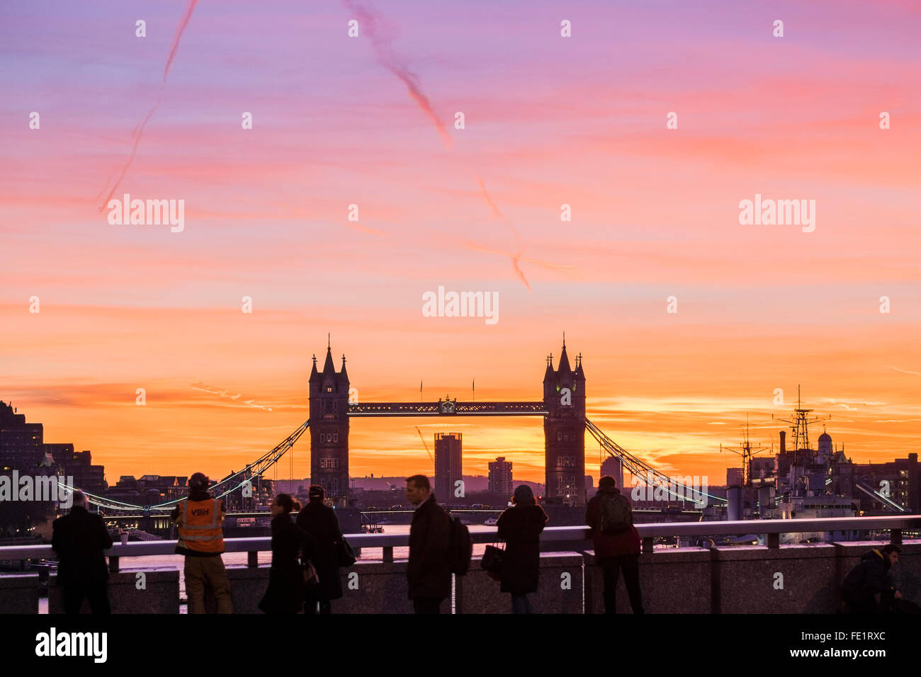 Thames bridge winter hi-res stock photography and images - Alamy