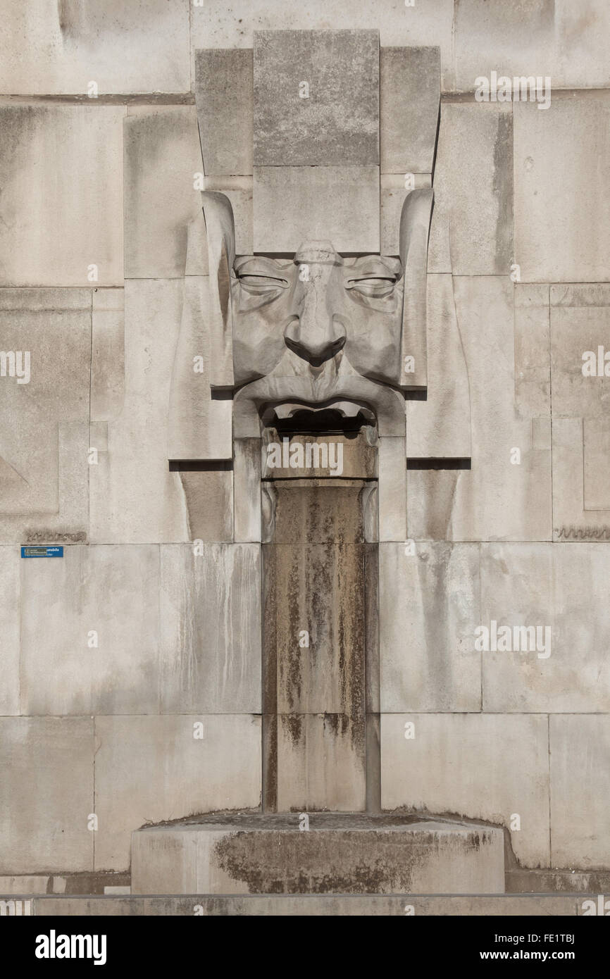 Fountain on the main facade of the Central train station (Stazione di Milano Centrale) in Milan, Lombardy, Italy. Stock Photo