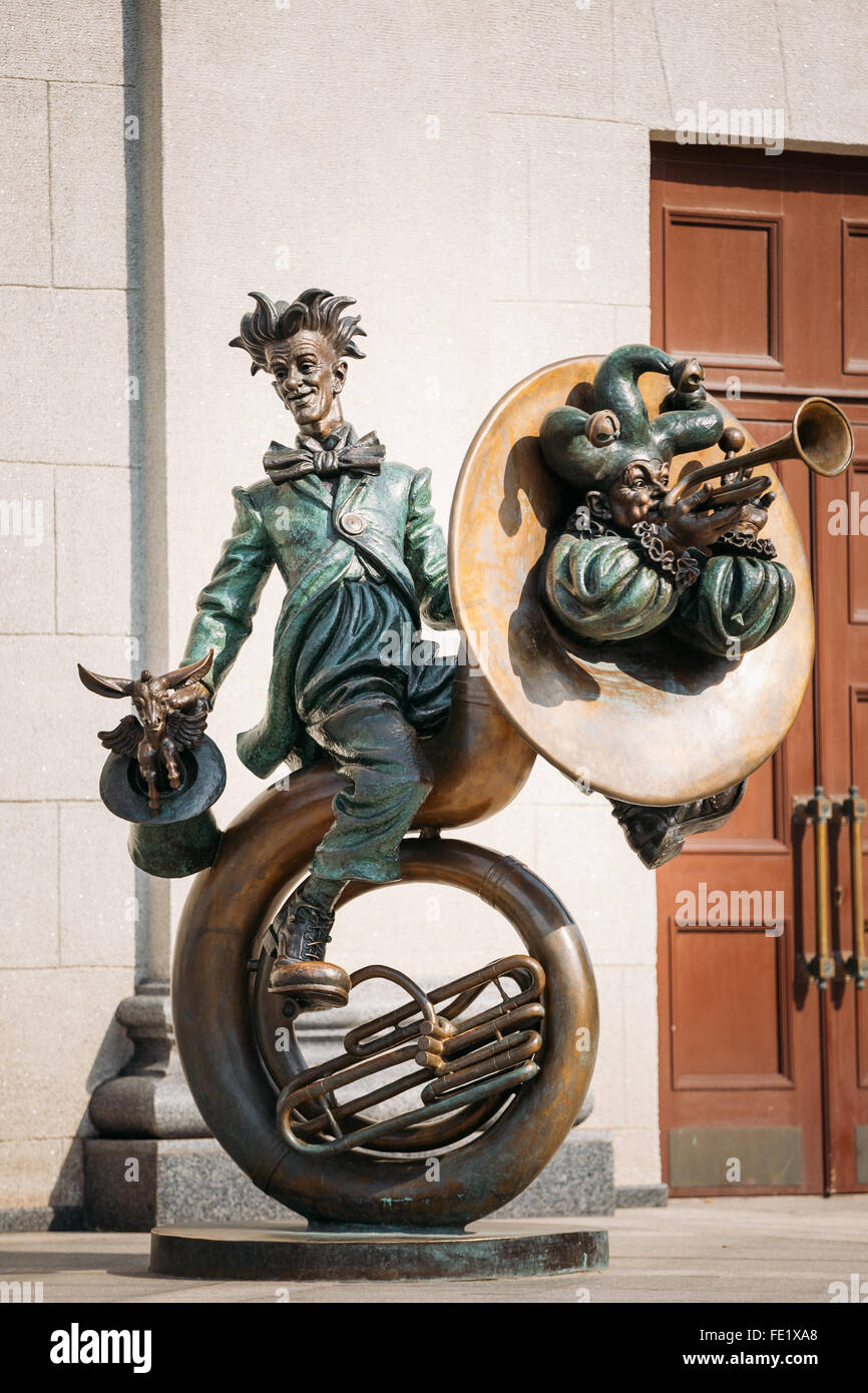 Bronze sculpture of funny clown musician with trumpet near State Circus at  Independence Avenue in Minsk, Belarus. Close view Stock Photo - Alamy