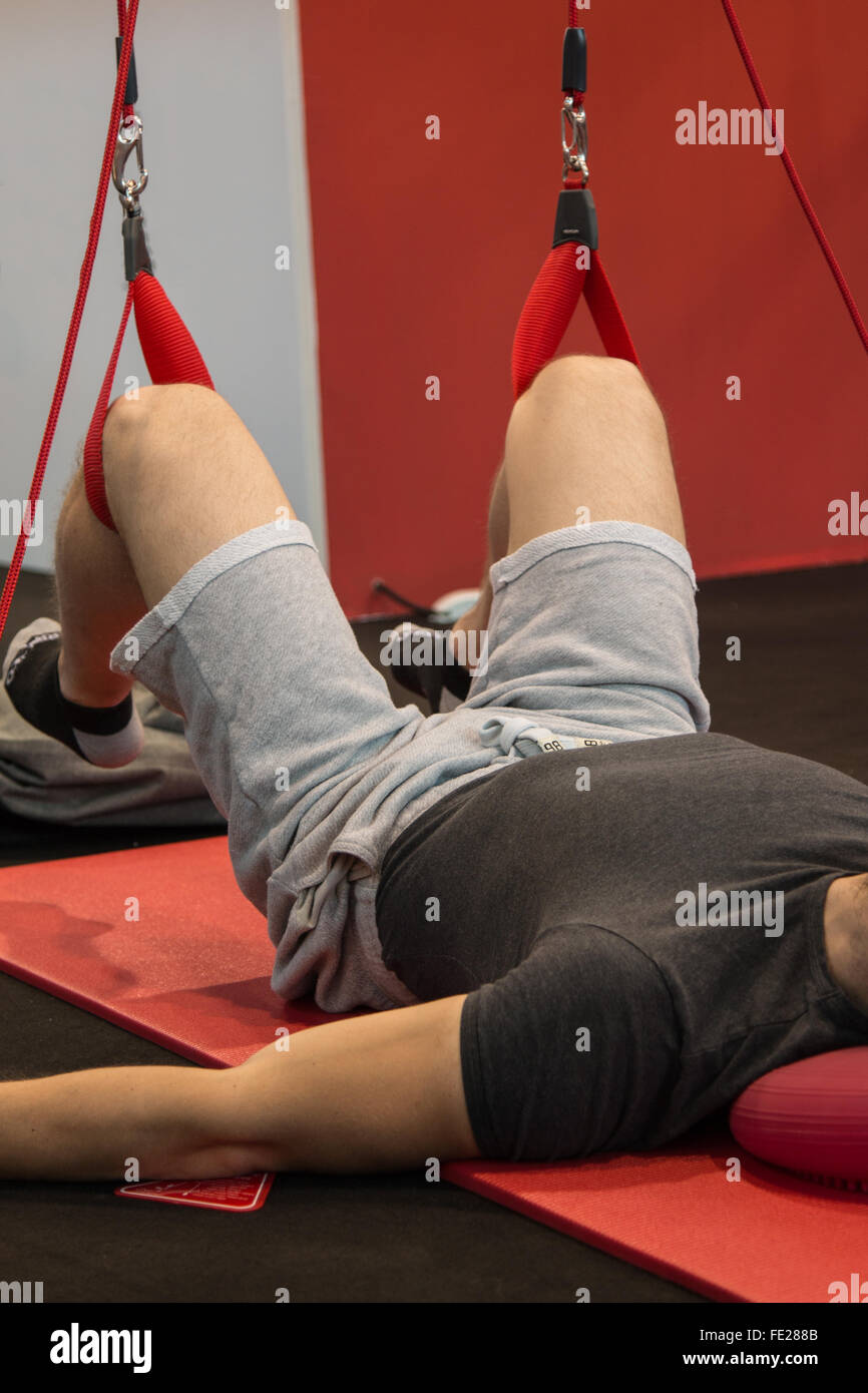 Leg traction hires stock photography and images Alamy