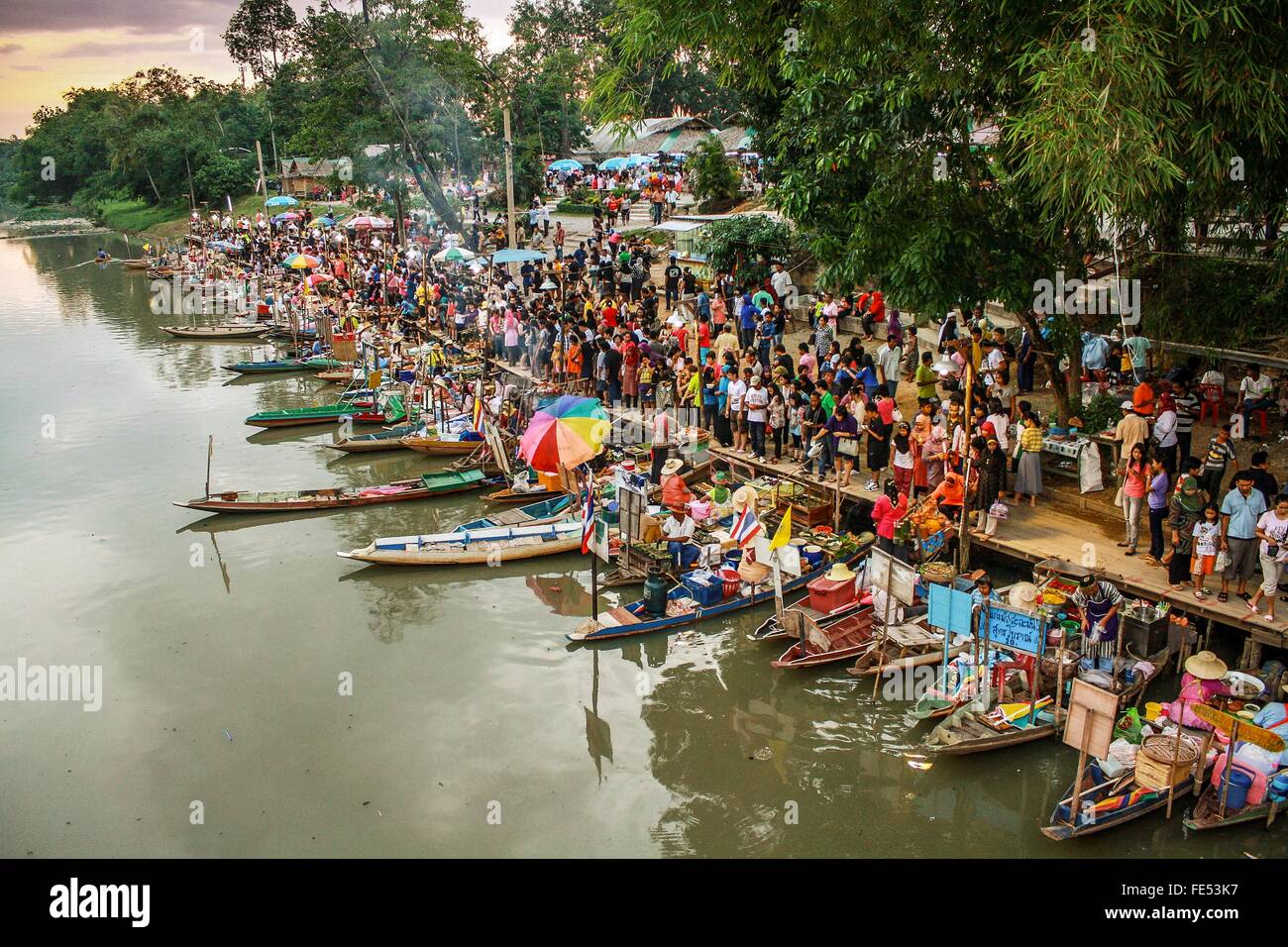Floating market near Hat Yai Stock Photo Alamy