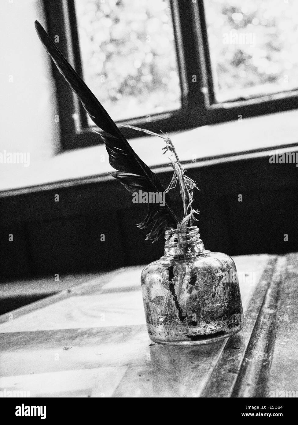 Ink Pot And Quill Stock Photos & Ink Pot And Quill Stock Images Alamy