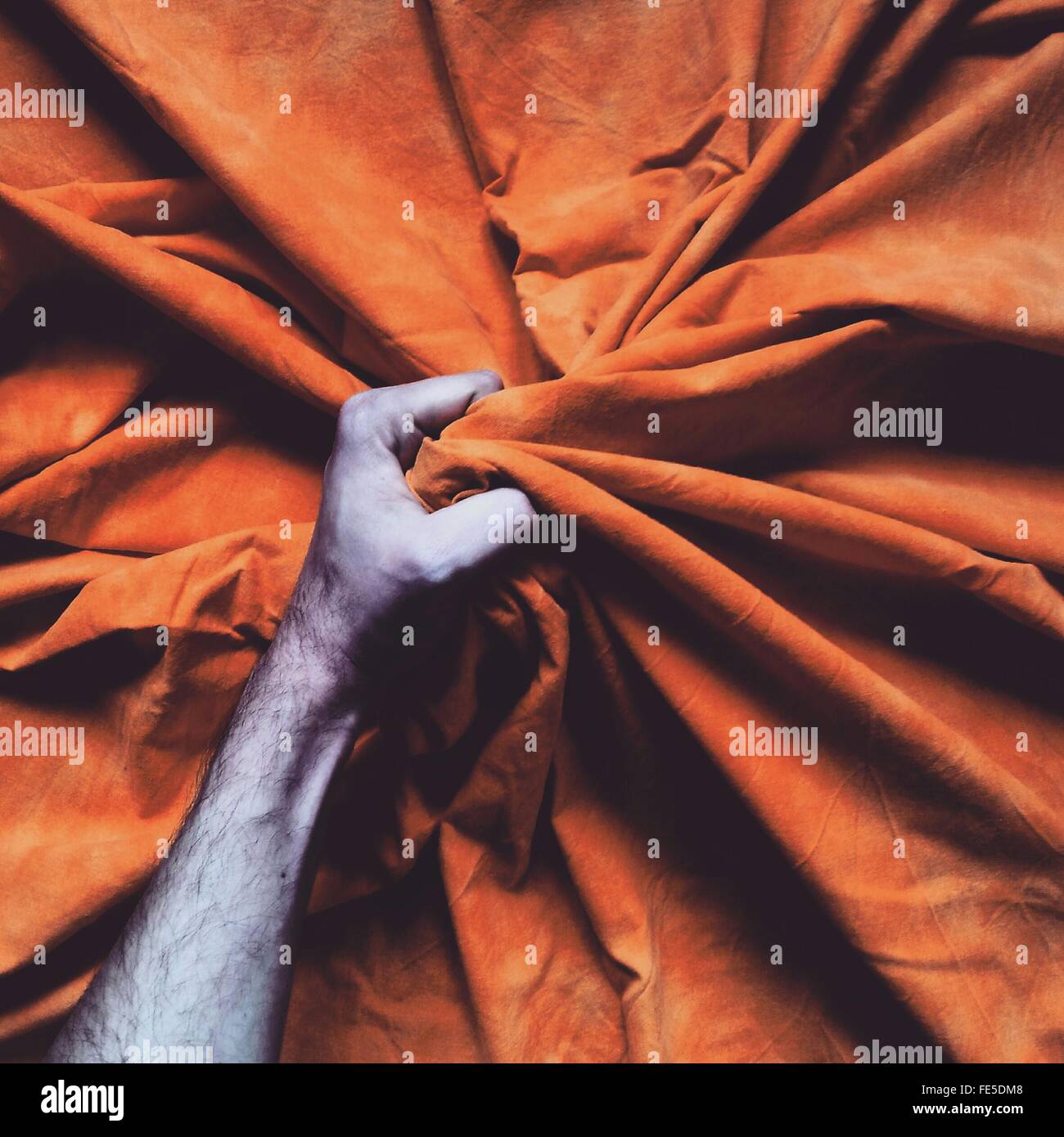 Gripping holding hires stock photography and images Alamy