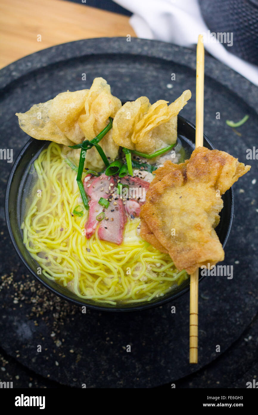 Traditional Chinese Deep Fried Wonton Dumpling Soup Noodle Soup Instant Noodles Appetizer Starter Japanese Soup Viet Food Stock Photo Alamy