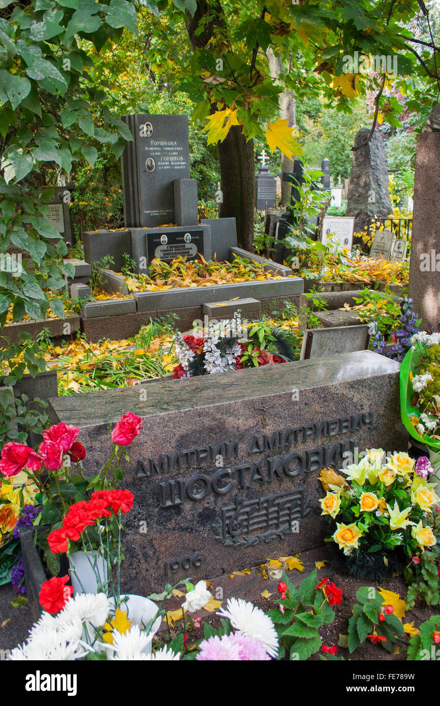Grave of the Soviet composer Dmitri Dmitriyevich Shostakovich (1906-75) in Novodevichy Cemetery, Moscow, Russia Stock Photo