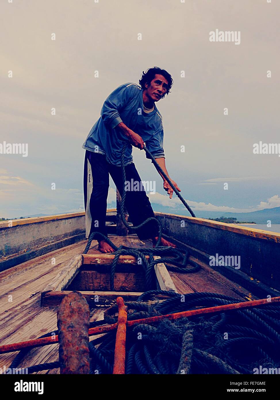 Pulling the boat hires stock photography and images Alamy