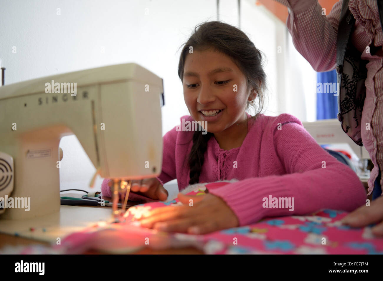 Girl using sewing machine, tailoring, vocational training, Creciendo Unidos social project, Javier Villa, Bogotá, Colombia Stock Photo