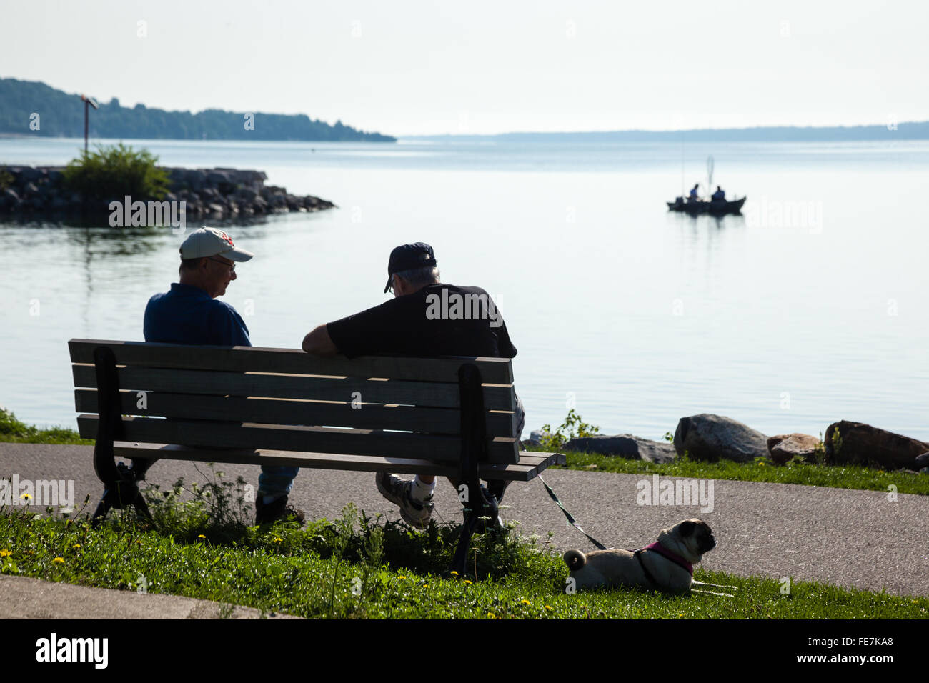 Two men sitting on a bench hi-res stock photography and images - Alamy