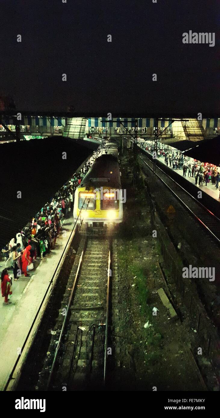 Railway station night train hi-res stock photography and images - Alamy