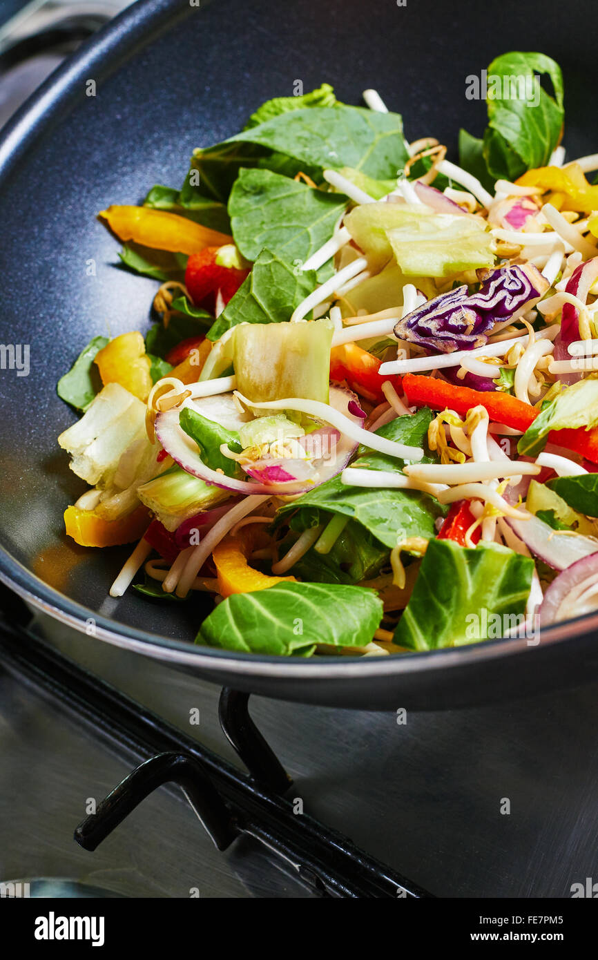 Cooking stir fry vegetables on a stove Stock Photo - Alamy